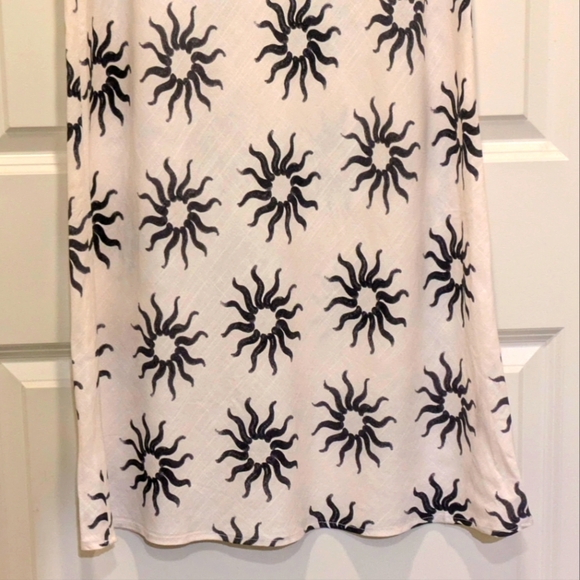 3/$30 EUC H&M M Linen Blend Off White Boho Maxi Skirt with Painted Sun Print - Picture 5 of 7